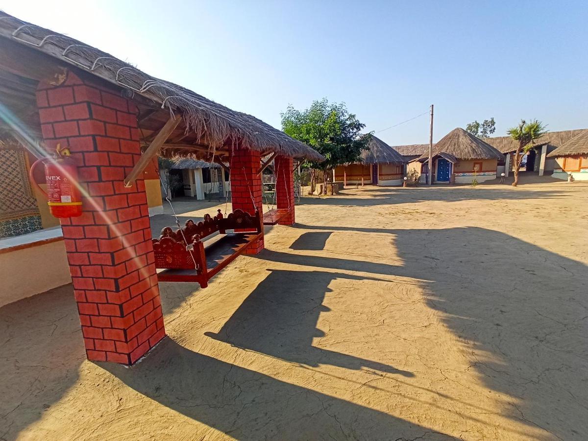 Bherandiāla Kutir Craft Village Resort מראה חיצוני תמונה