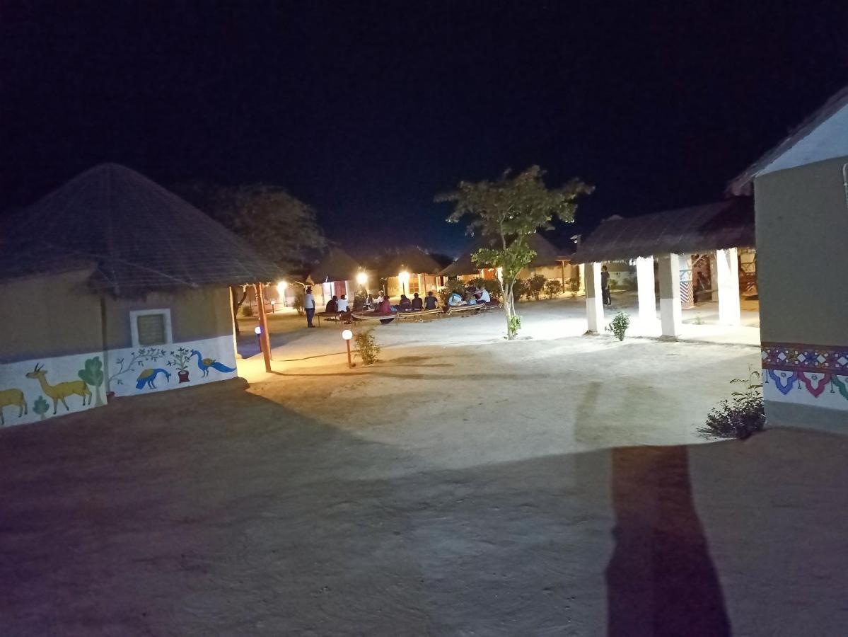 Bherandiāla Kutir Craft Village Resort מראה חיצוני תמונה