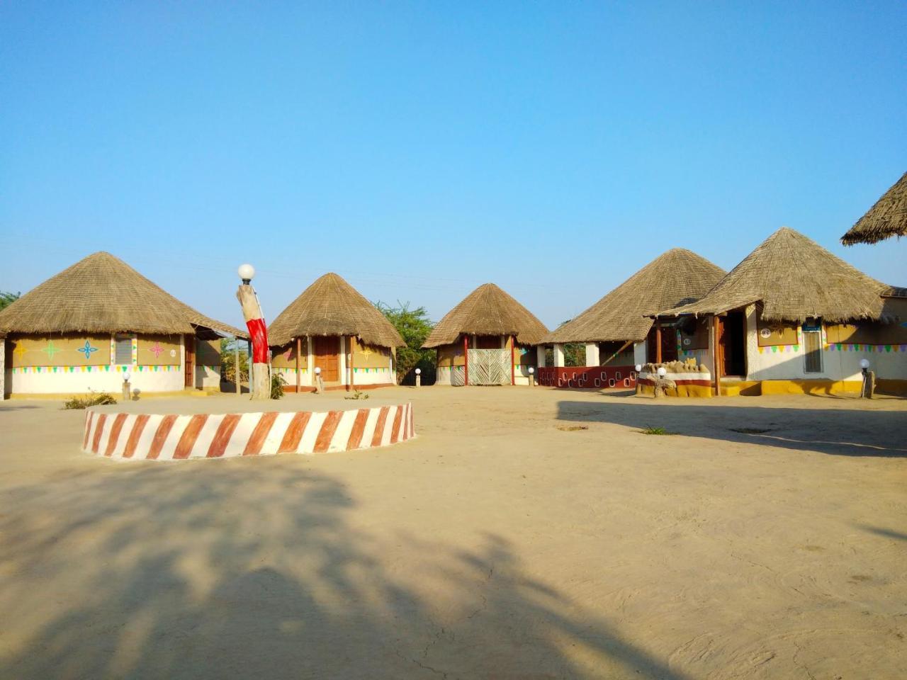 Bherandiāla Kutir Craft Village Resort מראה חיצוני תמונה