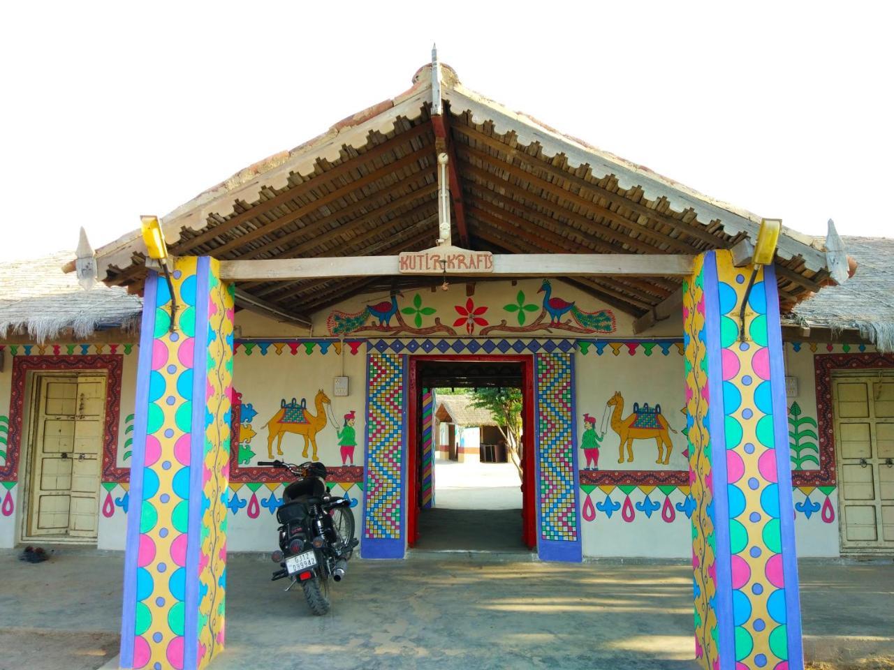 Bherandiāla Kutir Craft Village Resort מראה חיצוני תמונה